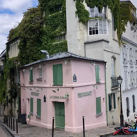 Grande Chambre A Montmartre Parigi