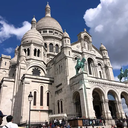 Grande Chambre A Montmartre Homestay Paris