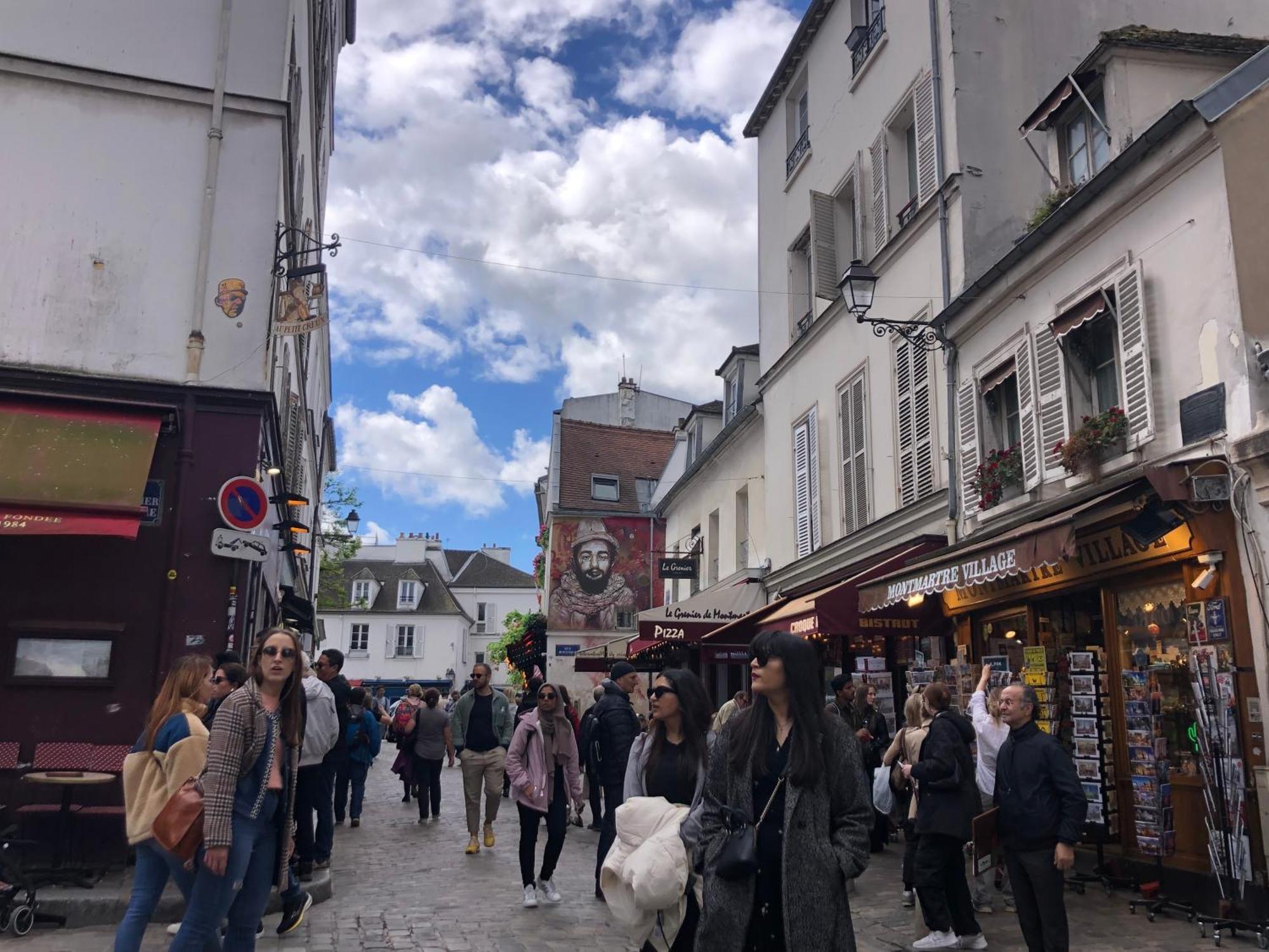 Grande Chambre A Montmartre Parigi