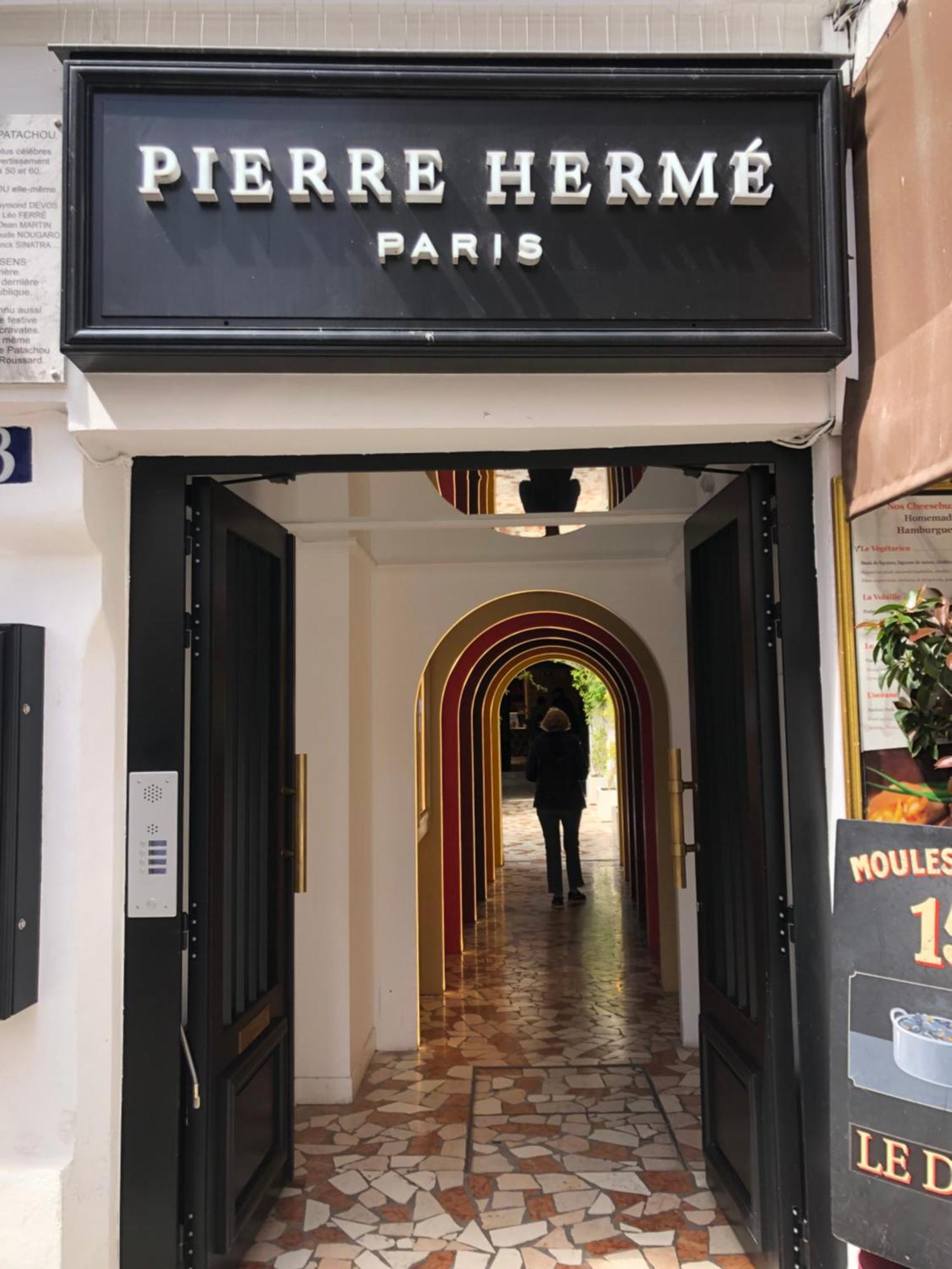 Grande Chambre A Montmartre Homestay *